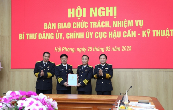 Hình ảnh cho bài viết Bàn giao chức trách, nhiệm vụ Bí thư Đảng ủy, Chính ủy Cục Hậu cần - Kỹ thuật Hải quân